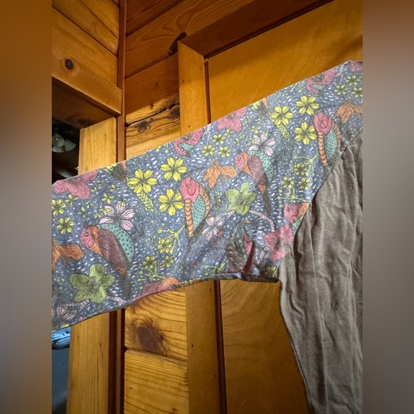 LuLaRoe Randy Tee - Picture 3 of 8